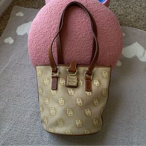 Women’s Dooney & Bourke Tan Brown monogram Bucket Bag